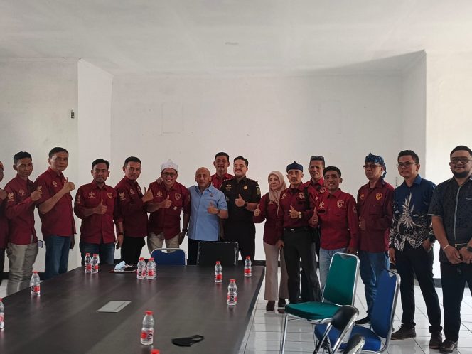 
					Audiensi dengan LPKSM SATRIA, Kajari Karawang Bicara Nasib Konsumen Kartika Residence
