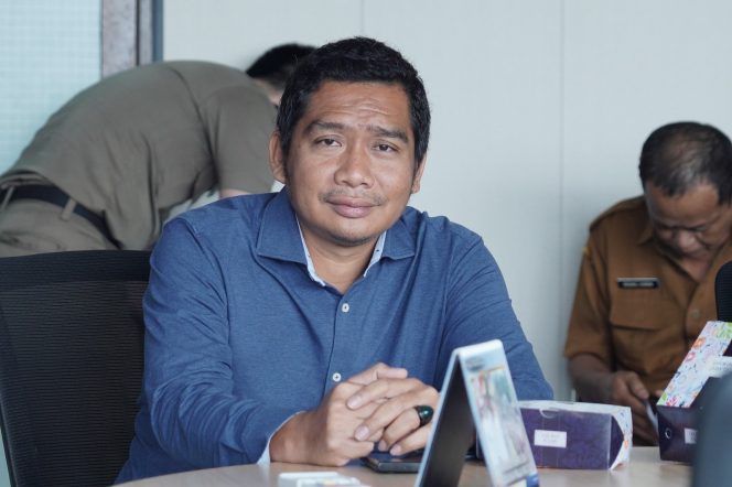 
					Jalan Lingkungan Dicor, Dewan Agus Sulistyo Dapat Apresiasi Warga Puri Raya Asri