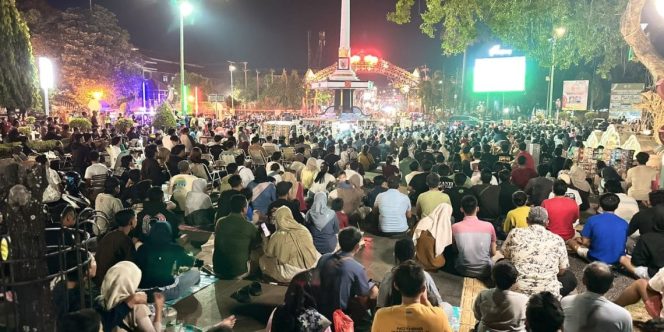 
					Ribuan Warga Jepara Padati Alun-Alun, Nobar Persijap vs Madura United Berlangsung Meriah